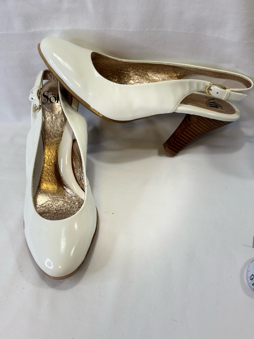 SOFFT Creamy White Patent Leather Round-Toe Slingback Pumps SZ 9